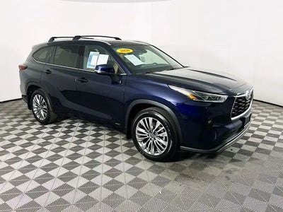 Photo of a 2026 Toyota Highlander Hybrid AWD Platinum 4DR SUV for sale