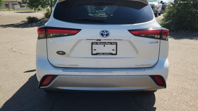 2021 Toyota Highlander Hybrid Platinum