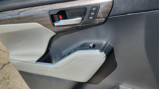 2021 Toyota Highlander Hybrid Platinum