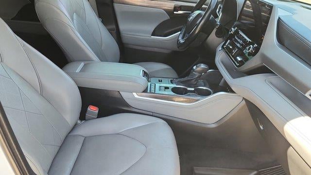 2021 Toyota Highlander Hybrid Platinum