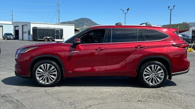 2021 Toyota Highlander Hybrid Platinum