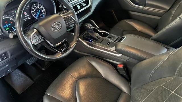 2021 Toyota Highlander Hybrid Platinum