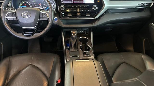 2021 Toyota Highlander Hybrid Platinum