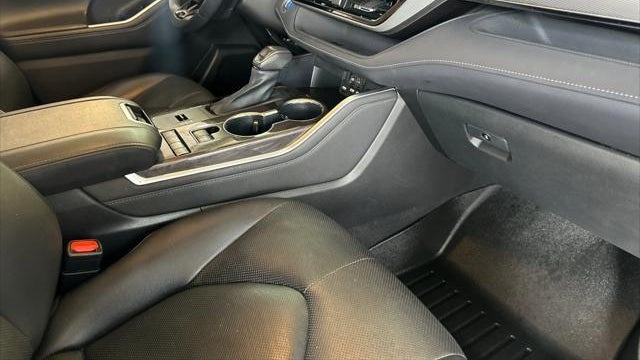 2021 Toyota Highlander Hybrid Platinum