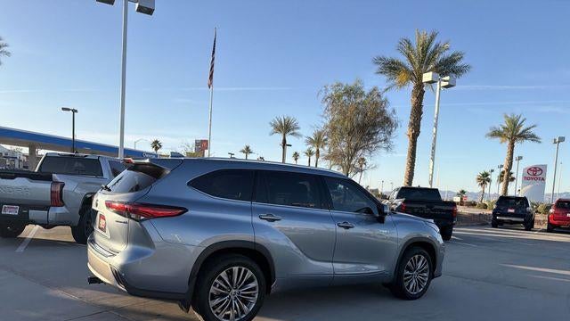 2021 Toyota Highlander Hybrid Platinum