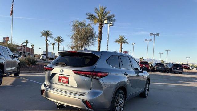 2021 Toyota Highlander Hybrid Platinum