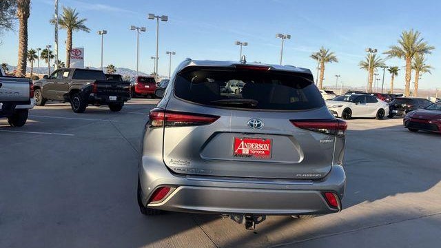 2021 Toyota Highlander Hybrid Platinum