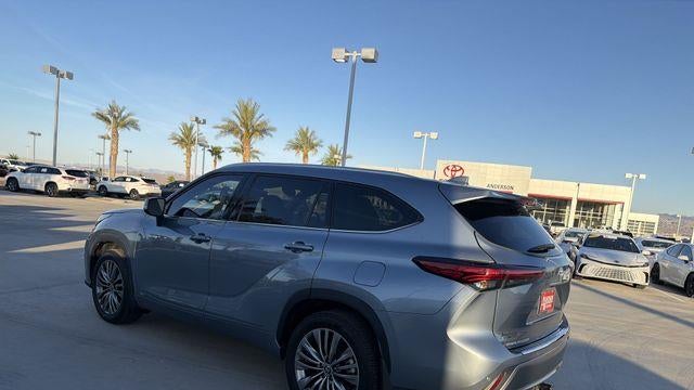 2021 Toyota Highlander Hybrid Platinum