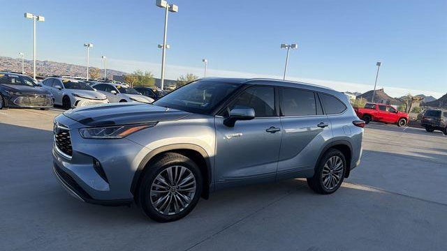 2021 Toyota Highlander Hybrid Platinum