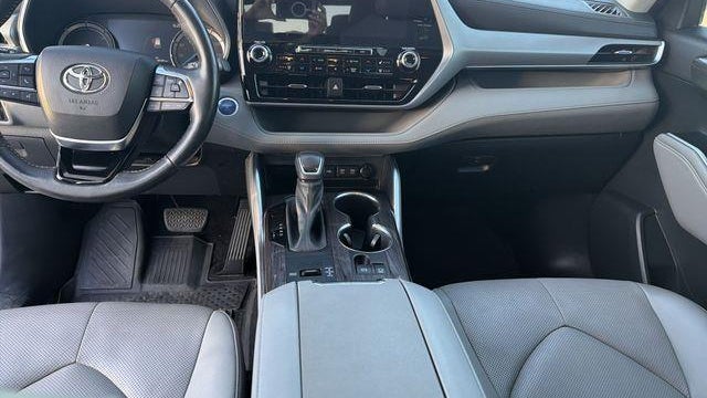 2021 Toyota Highlander Hybrid Platinum