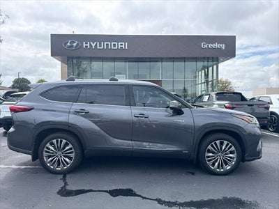 Photo of a 2021 Toyota Highlander Hybrid AWD Platinum 4DR SUV for sale