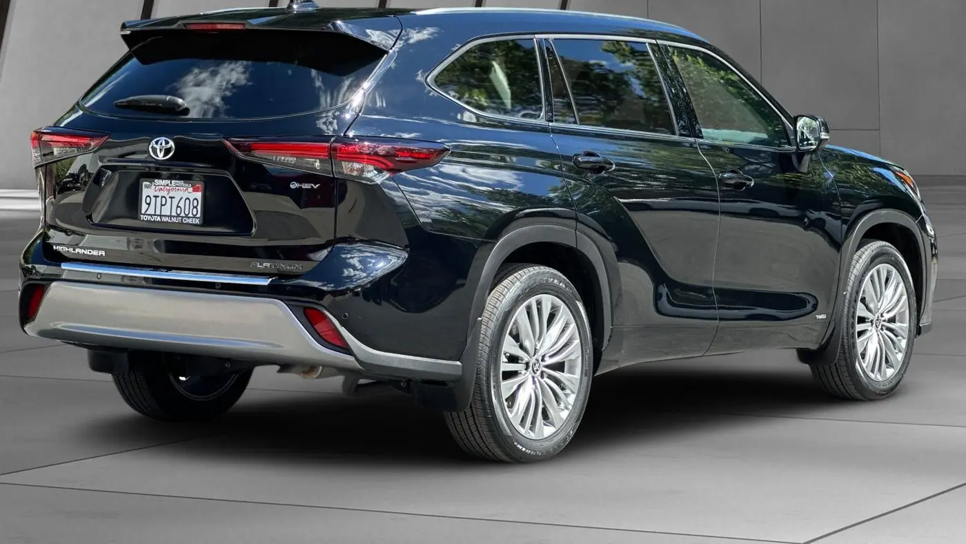 2025 Toyota Highlander Hybrid Platinum