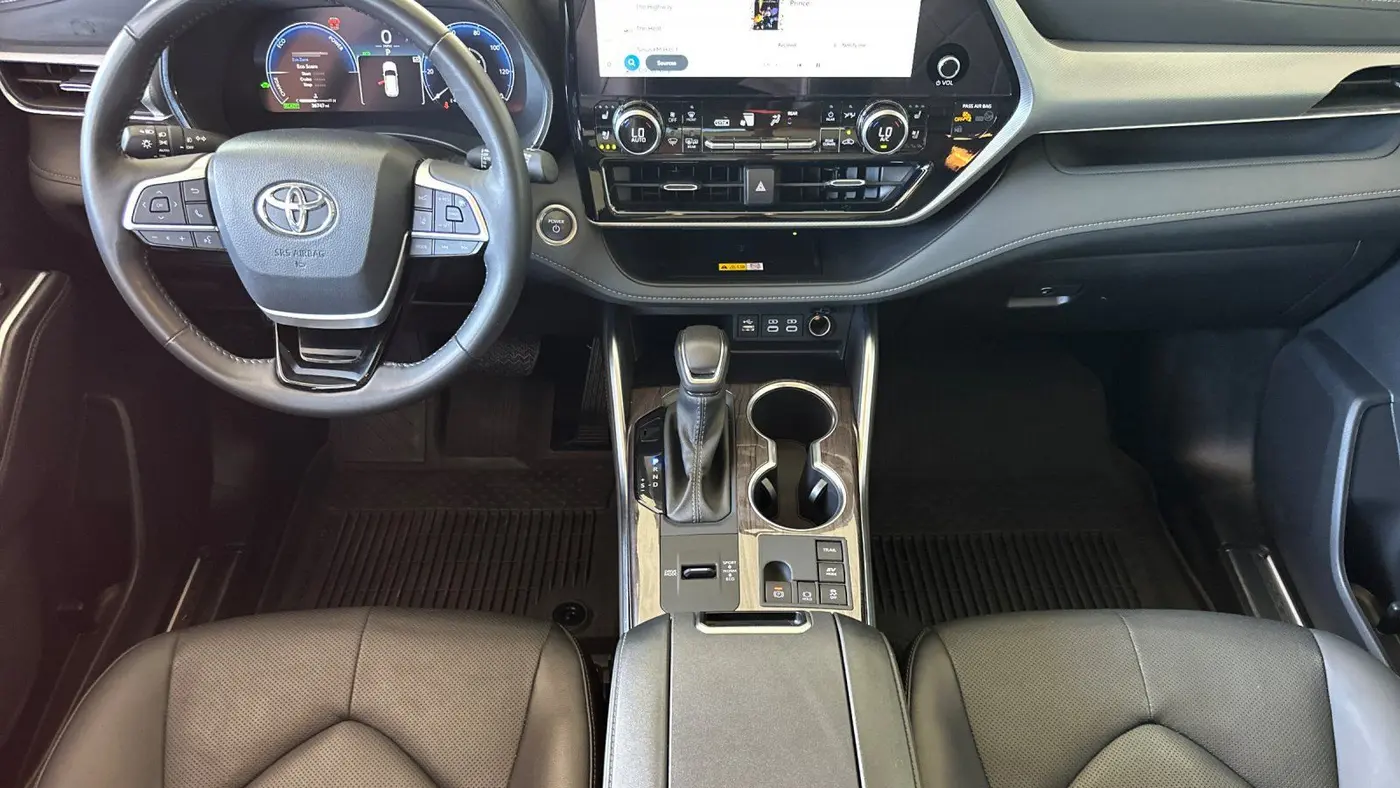 2025 Toyota Highlander Hybrid Platinum