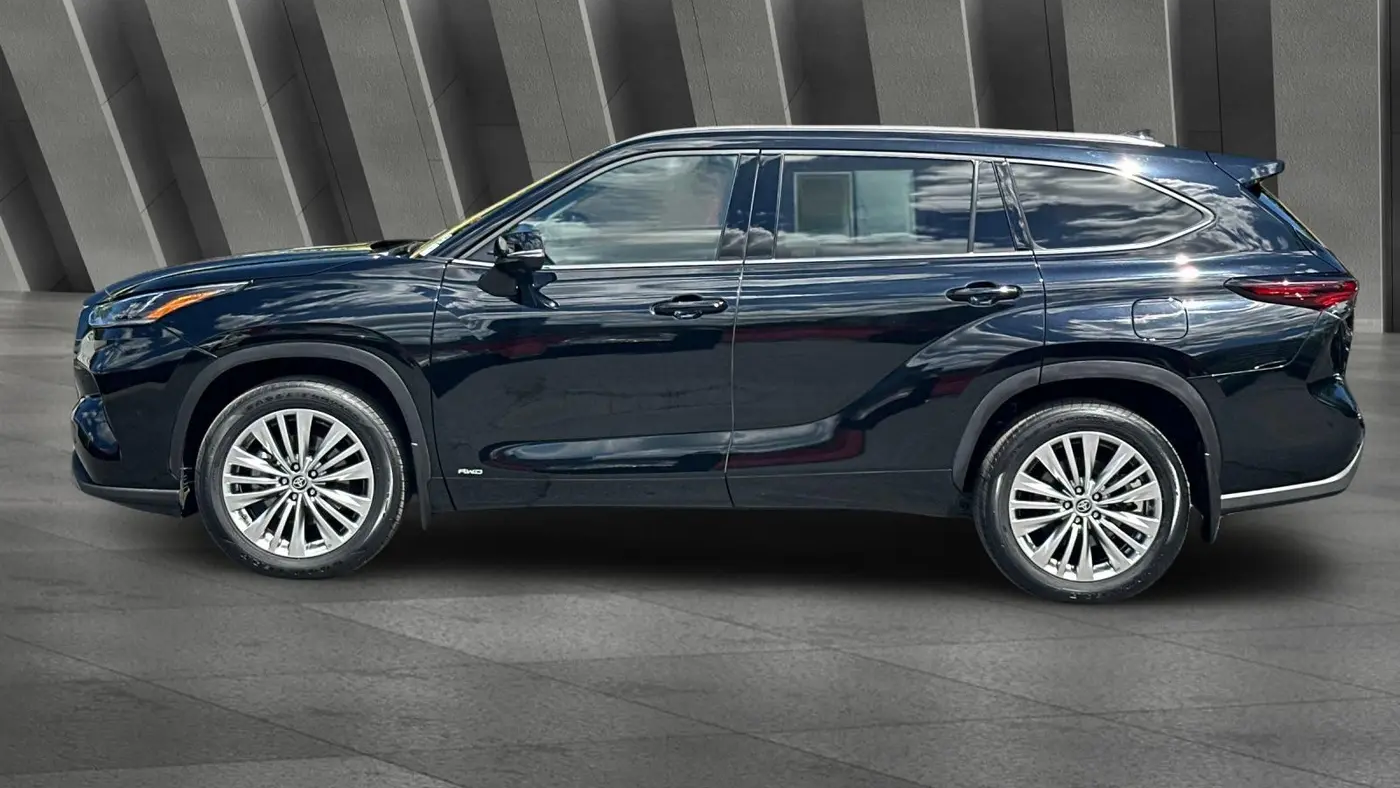 2025 Toyota Highlander Hybrid Platinum