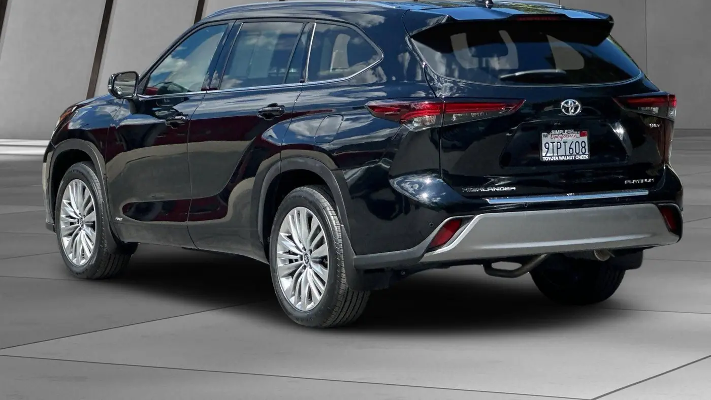 2025 Toyota Highlander Hybrid Platinum