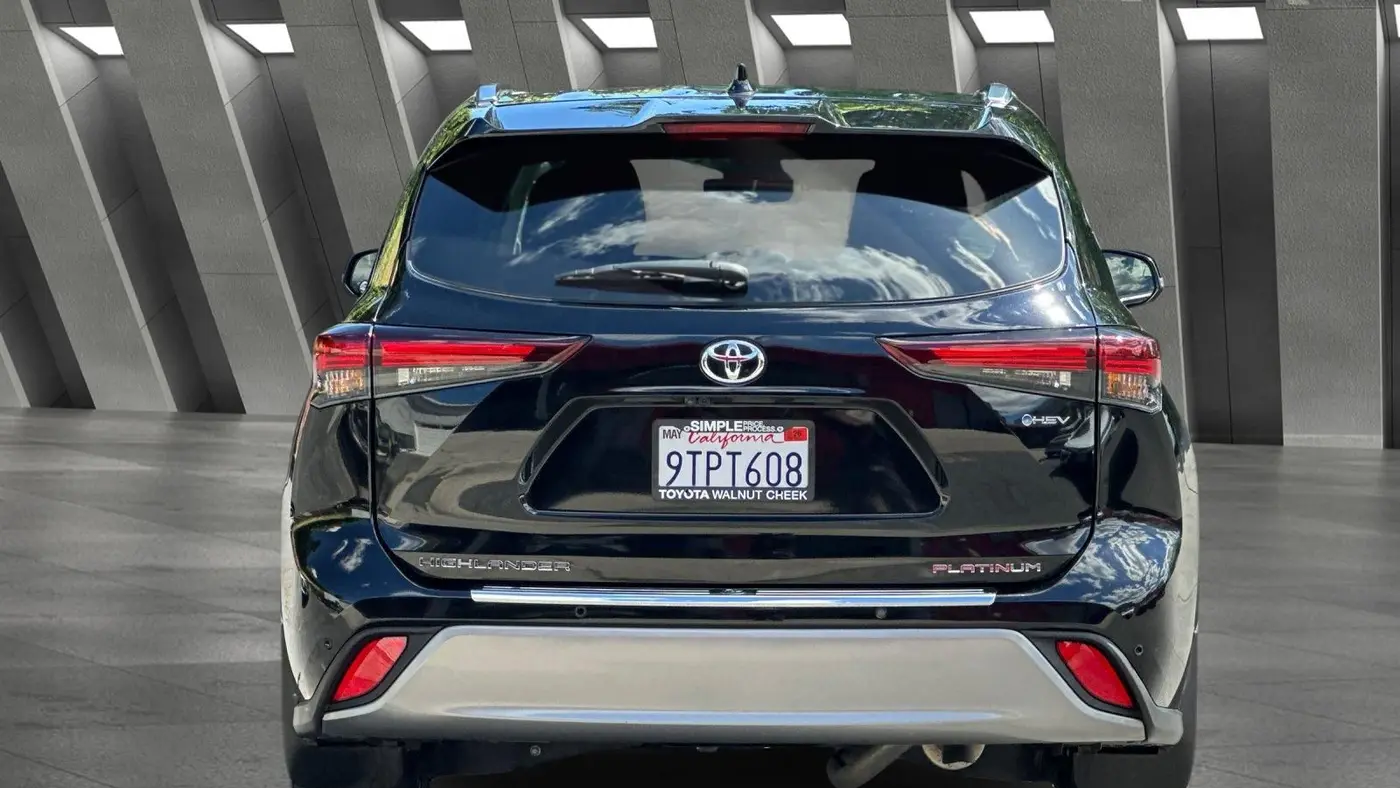 2025 Toyota Highlander Hybrid Platinum