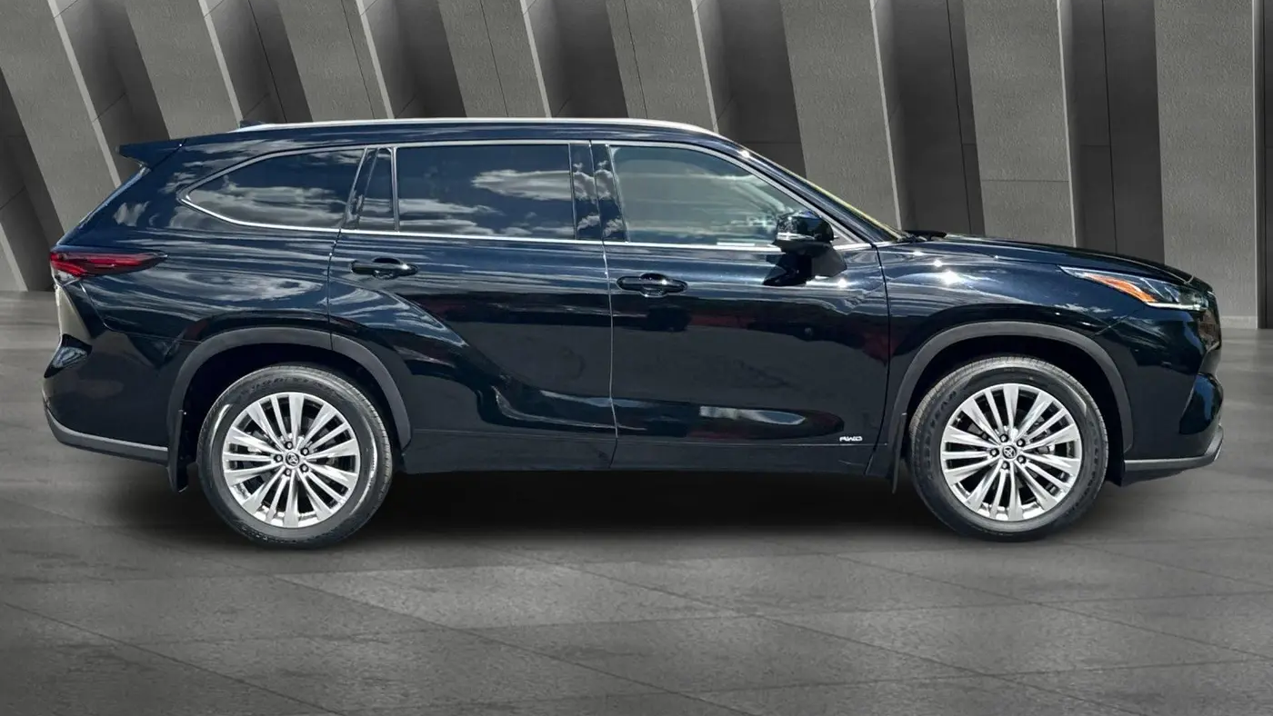2025 Toyota Highlander Hybrid Platinum