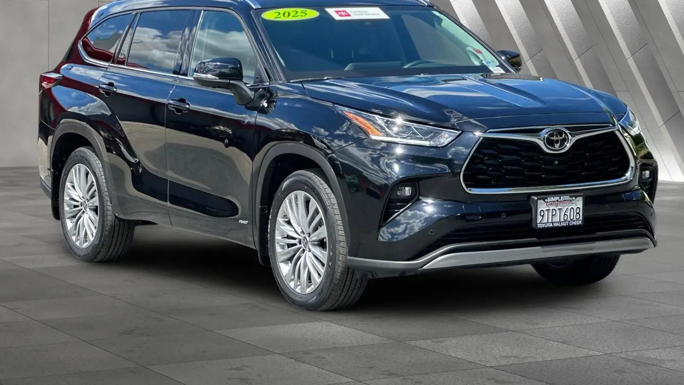 2025 Toyota Highlander Hybrid Platinum
