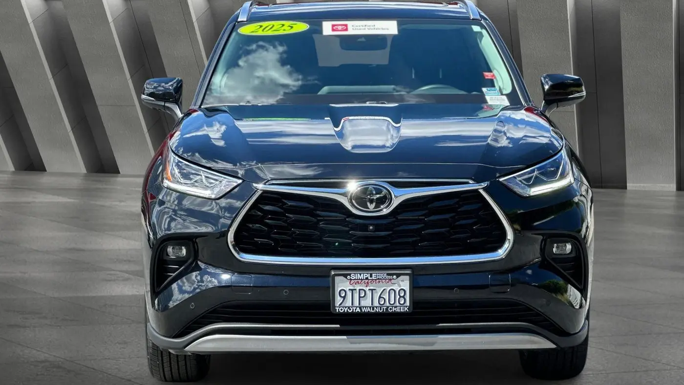 2025 Toyota Highlander Hybrid Platinum