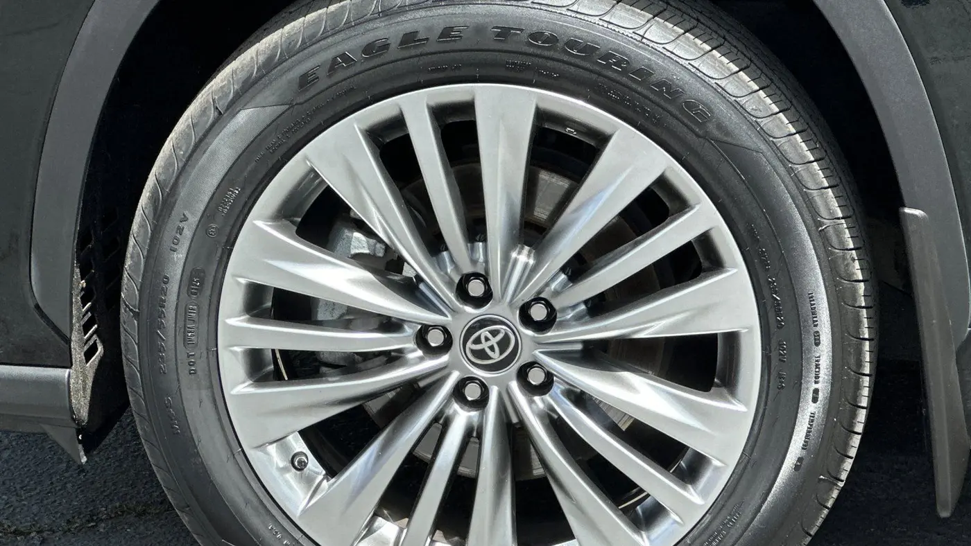 2025 Toyota Highlander Hybrid Platinum