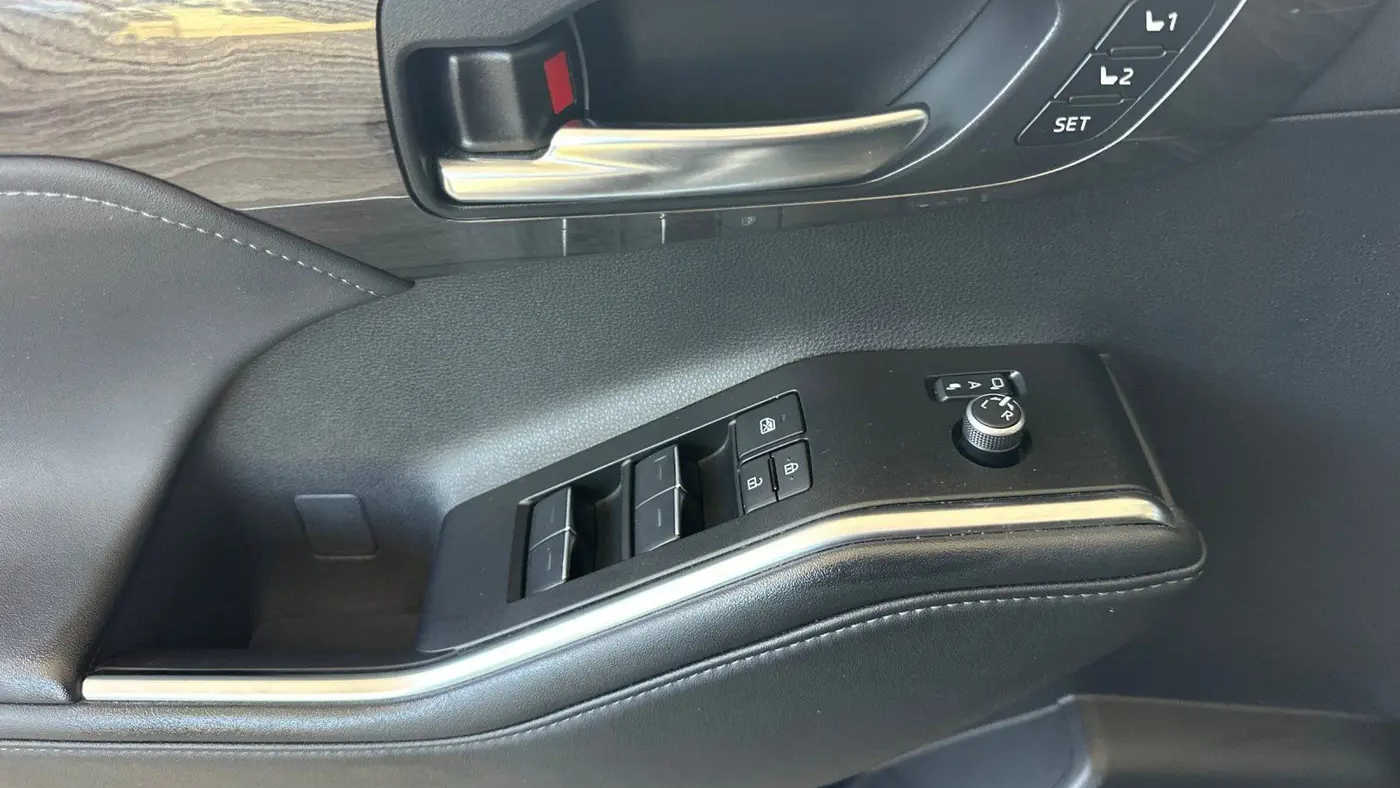 2025 Toyota Highlander Hybrid Platinum
