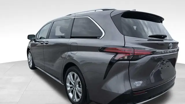 2023 Toyota Sienna Platinum 7-Passenger