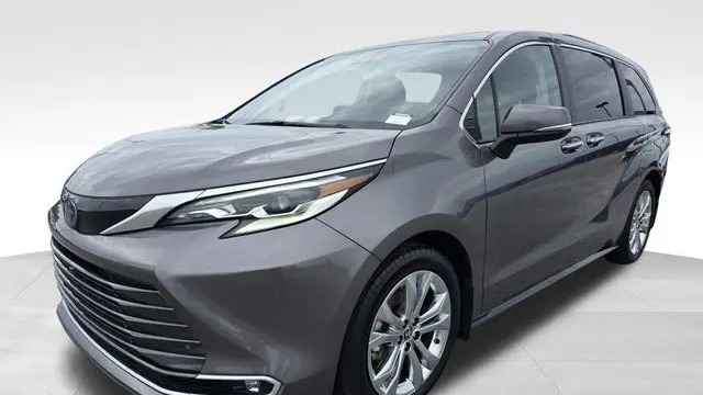 2023 Toyota Sienna Platinum 7-Passenger