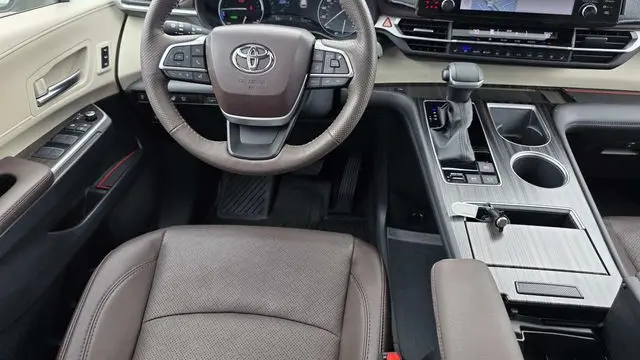 2023 Toyota Sienna Platinum 7-Passenger