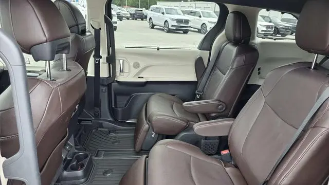 2023 Toyota Sienna Platinum 7-Passenger