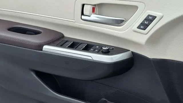 2023 Toyota Sienna Platinum 7-Passenger