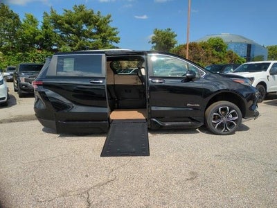 Photo of a 2025 Toyota Sienna Platinum 7-Passenger 4DR Mini-Van for sale