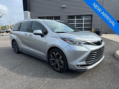2025 Toyota Sienna Platinum 7-Passenger 4DR Mini-Van