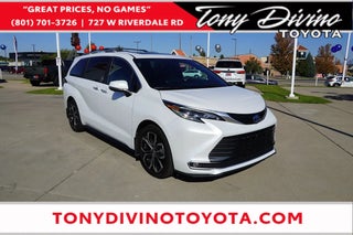 2025 Toyota Sienna with Wind Chill Pearl Exterior