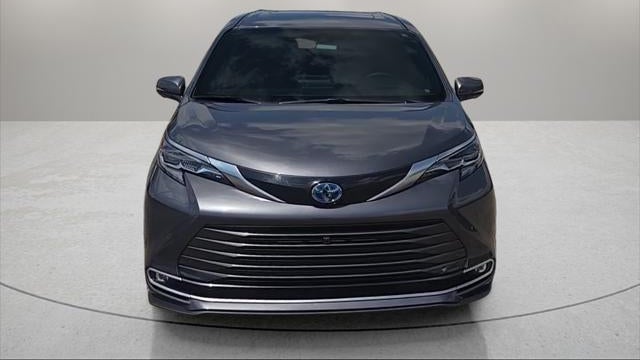 2025 Toyota Sienna Platinum 7-Passenger
