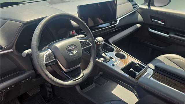2025 Toyota Sienna Platinum 7-Passenger