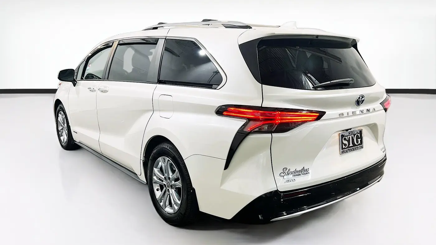 2021 Toyota Sienna Platinum 7-Passenger