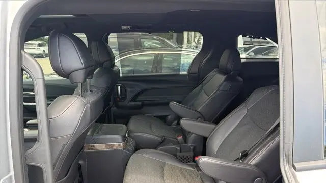 2025 Toyota Sienna Platinum 7-Passenger
