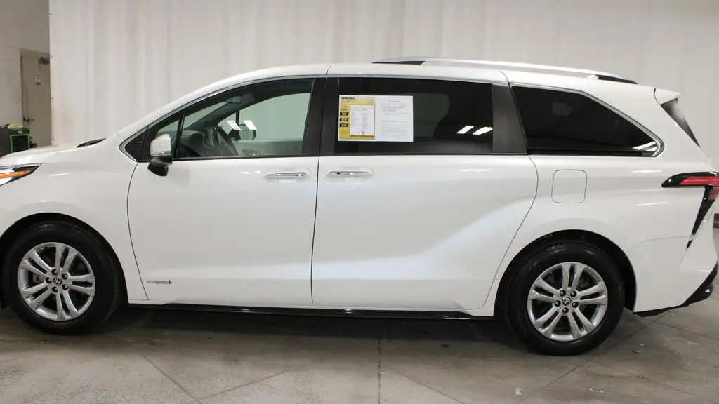 2021 Toyota Sienna Platinum 7-Passenger
