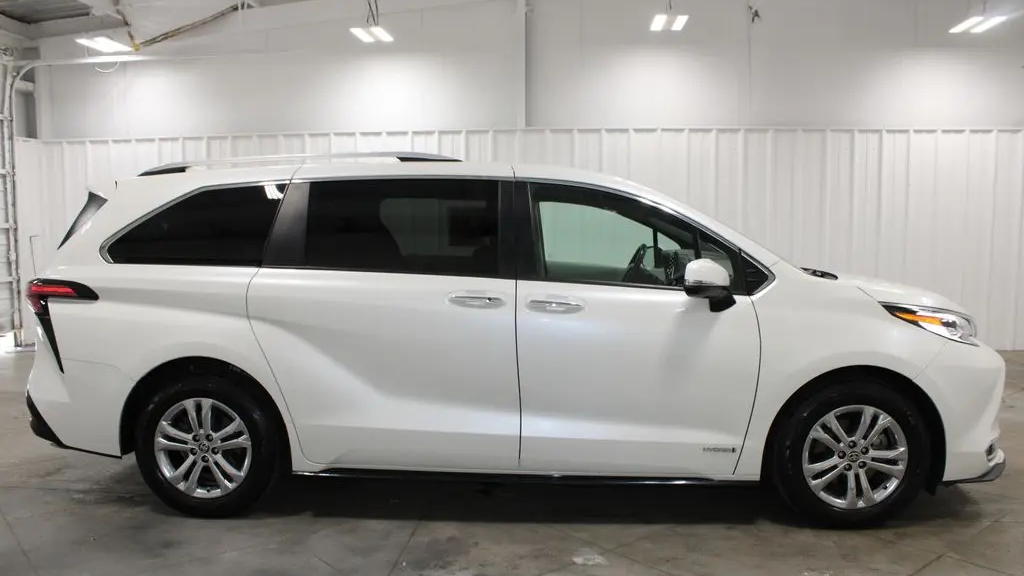 2021 Toyota Sienna Platinum 7-Passenger