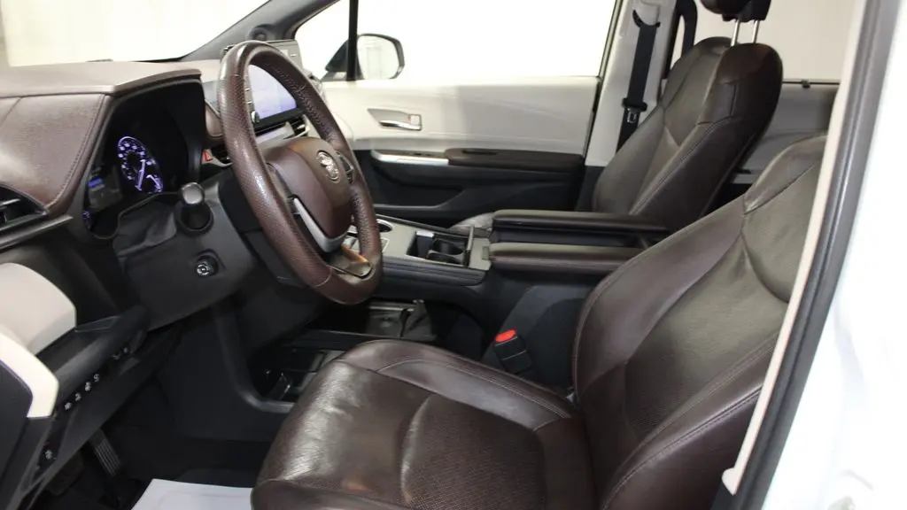 2021 Toyota Sienna Platinum 7-Passenger