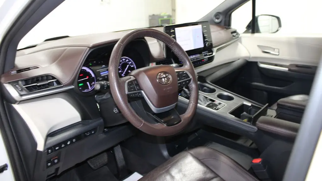2021 Toyota Sienna Platinum 7-Passenger