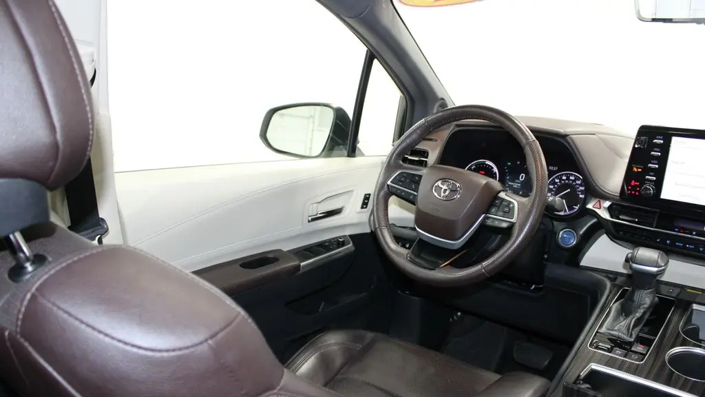 2021 Toyota Sienna Platinum 7-Passenger