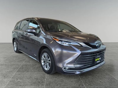Photo of a 2021 Toyota Sienna AWD Platinum 7-Passenger 4DR Mini-Van for sale