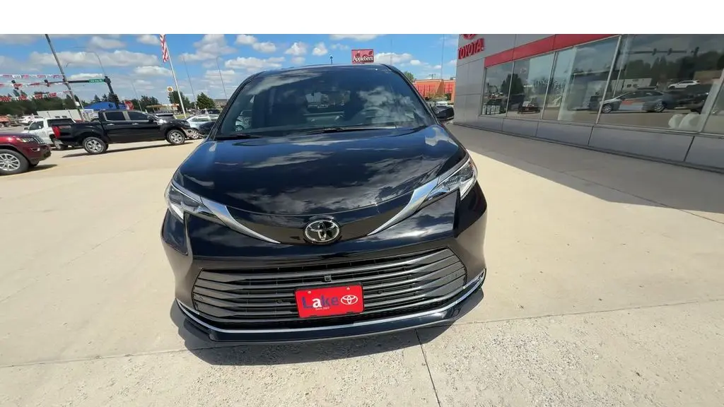 2026 Toyota Sienna Platinum 7-Passenger