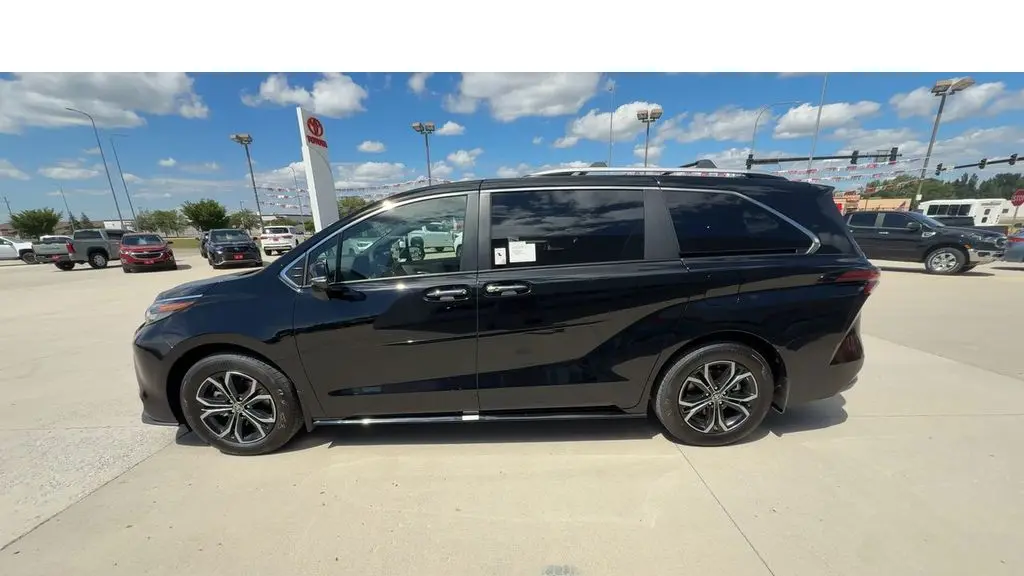 2026 Toyota Sienna Platinum 7-Passenger