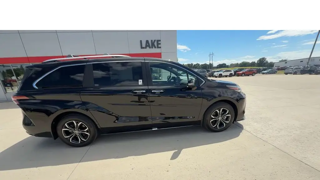 2026 Toyota Sienna Platinum 7-Passenger