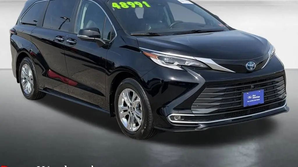 Preowned 2023 Toyota Sienna Platinum 7-Passenger for Sale
