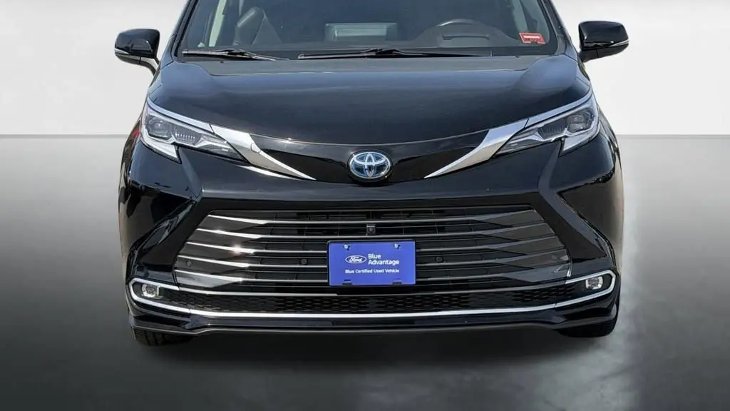 2023 Toyota Sienna Platinum 7-Passenger