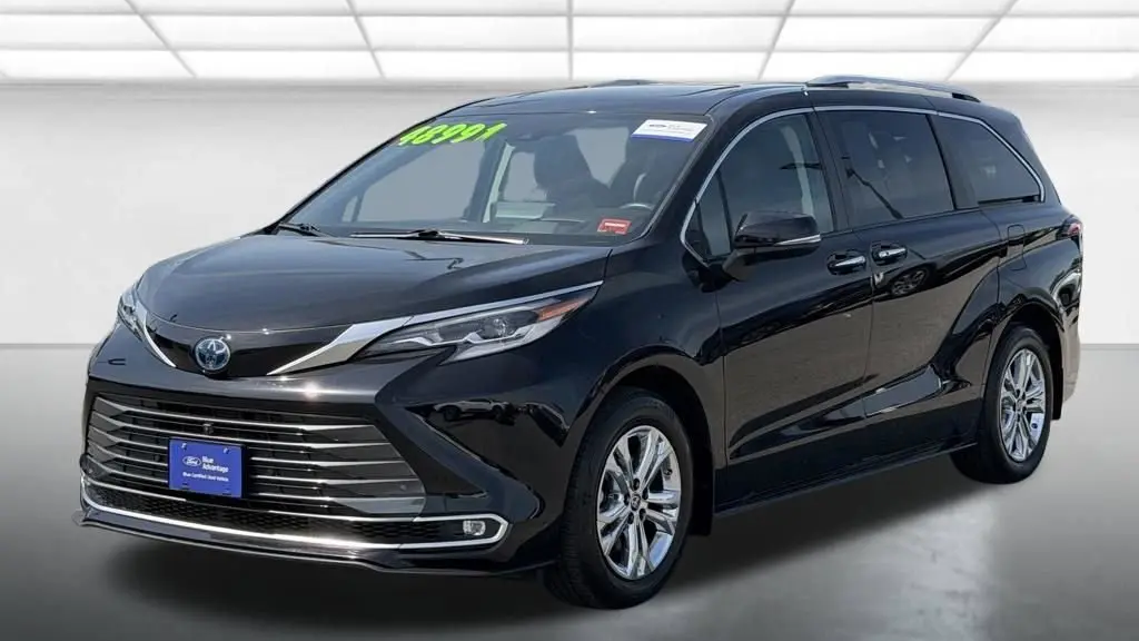 2023 Toyota Sienna Platinum 7-Passenger