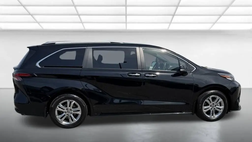 2023 Toyota Sienna Platinum 7-Passenger